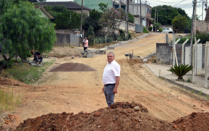 Inicia a pavimentação da rua Jaime Good